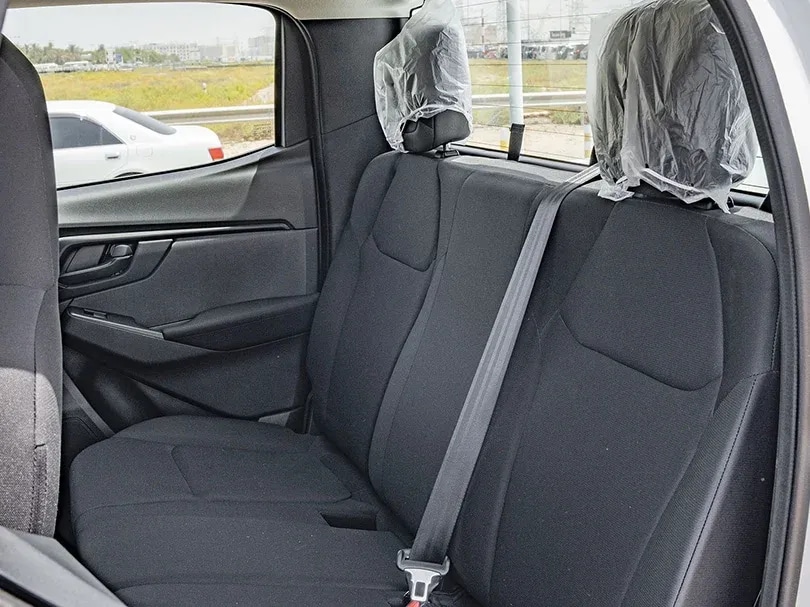 2025 Isuzu D-MAX DC 1.9L L4 Turbo Diesel - Beyond Autos - www.beyondautos.com