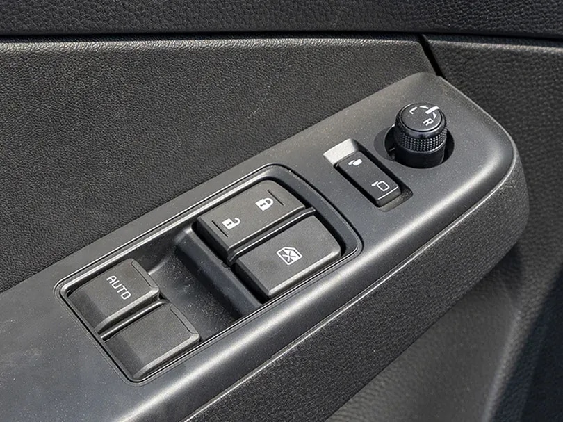 2025 Isuzu D-MAX SC 1.9L L4 Turbo Diesel - Beyond Autos - www.beyondautos.com