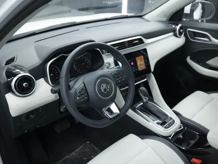 2025 MG ZS 1.5L White Inside White & Black - Beyond Autos - www.beyondautos.com