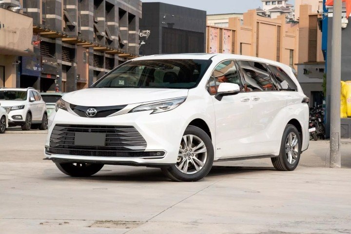 2026 Toyota Sienna 2.5L V4 HEV Petrol - Beyond Autos - www.beyondautos.com