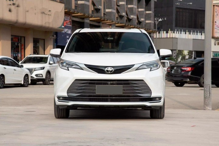 2026 Toyota Sienna 2.5L V4 HEV Petrol - Beyond Autos - www.beyondautos.com
