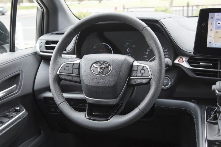 2026 Toyota Sienna 2.5L V4 HEV Petrol - Beyond Autos - www.beyondautos.com