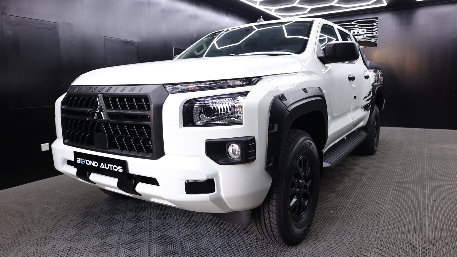Beyond Auto Accessories _ Mitsubishi L200 V3 Bison _ White (2)