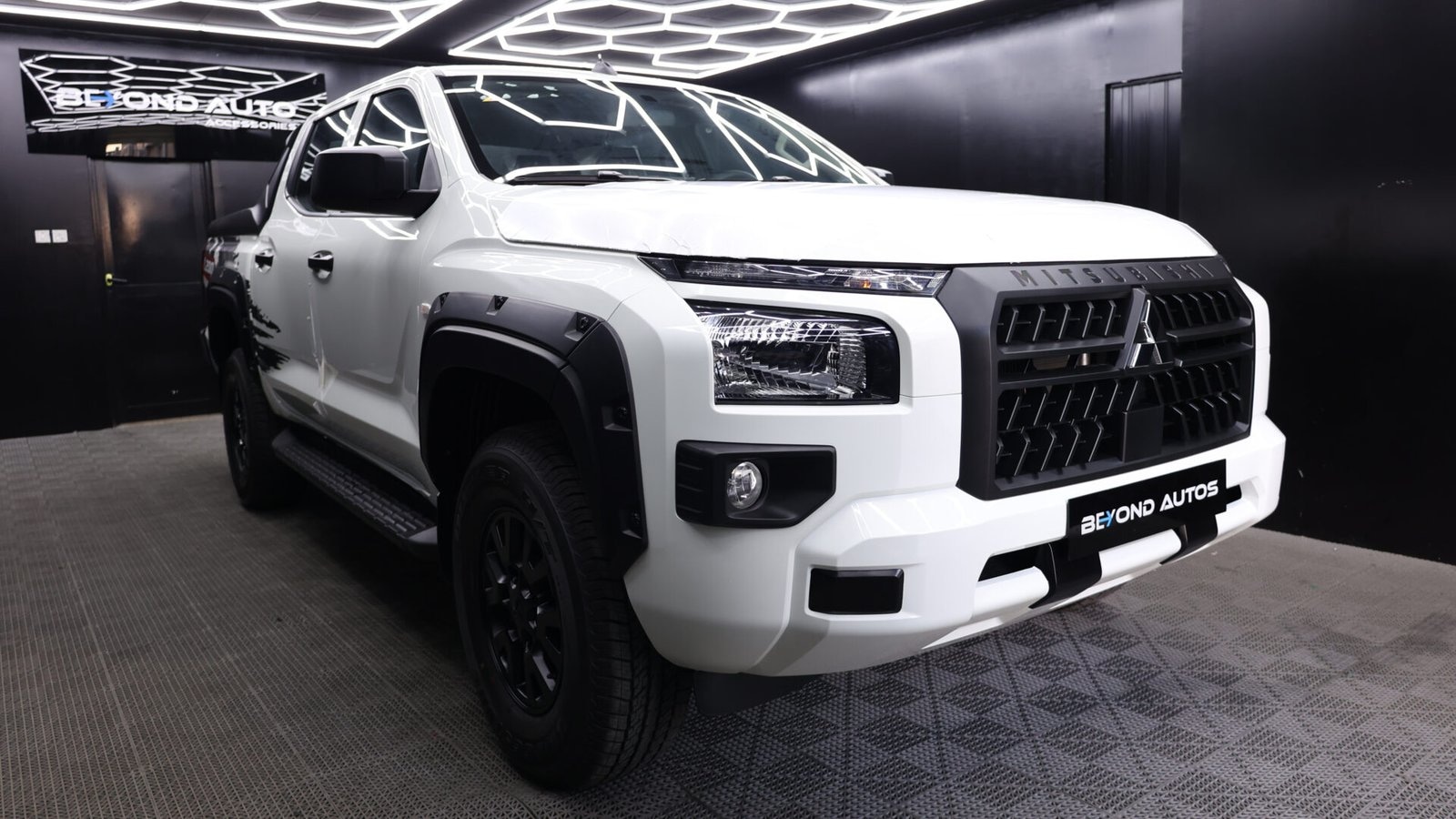 Beyond Auto Accessories _ Mitsubishi L200 V3 Bison _ White (3)