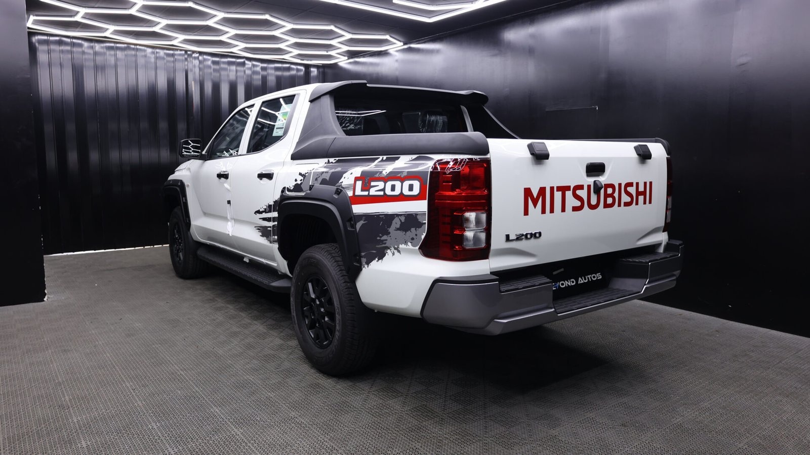 Beyond Auto Accessories _ Mitsubishi L200 V3 Bison _ White (4)