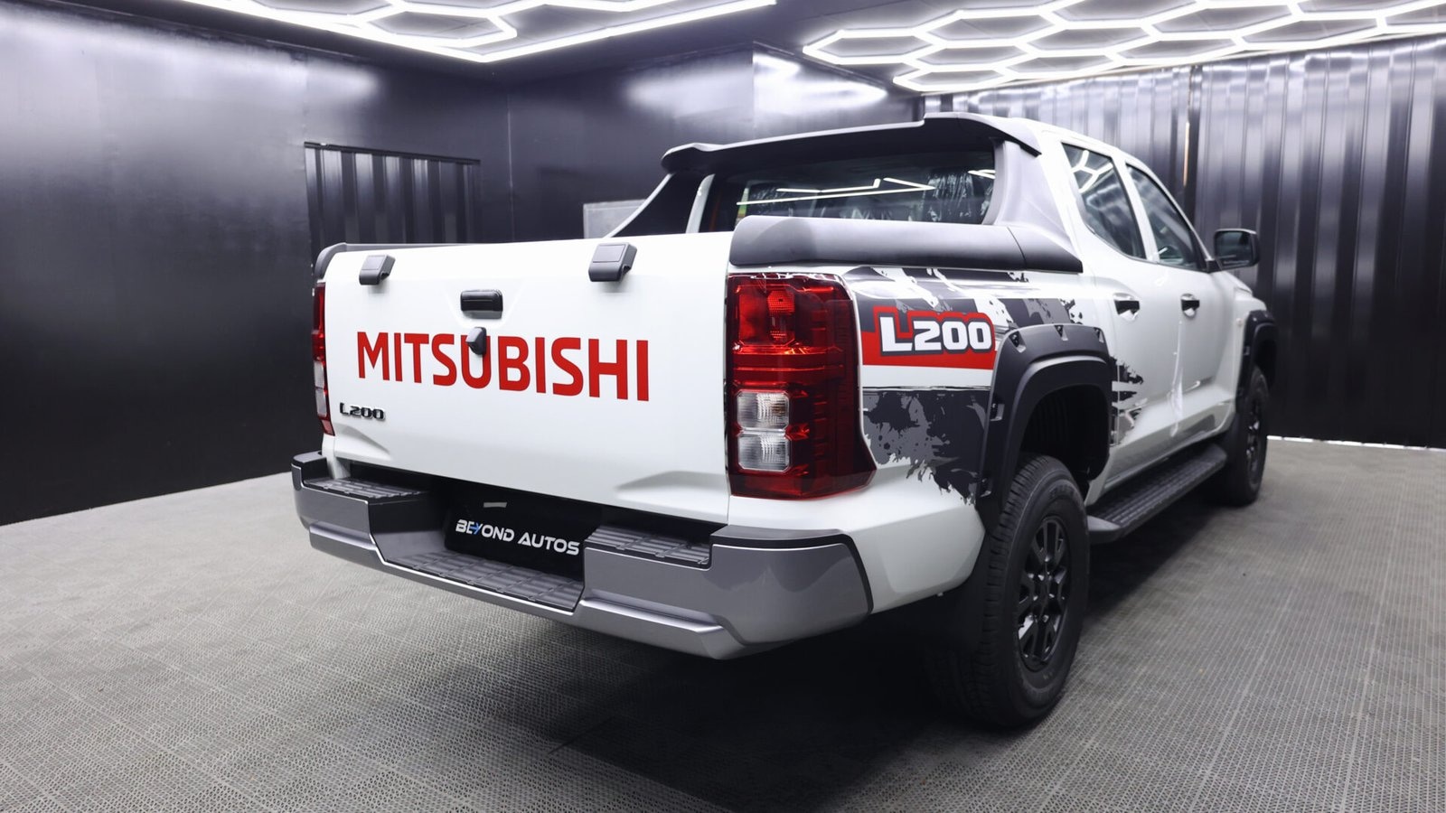 Beyond Auto Accessories _ Mitsubishi L200 V3 Bison _ White (5) (1)