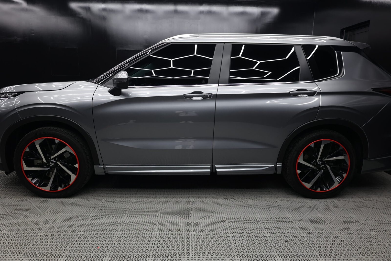 Beyond Auto Accessories _ Mitsubishi Outlander V3 Zappify _ Silver (1)