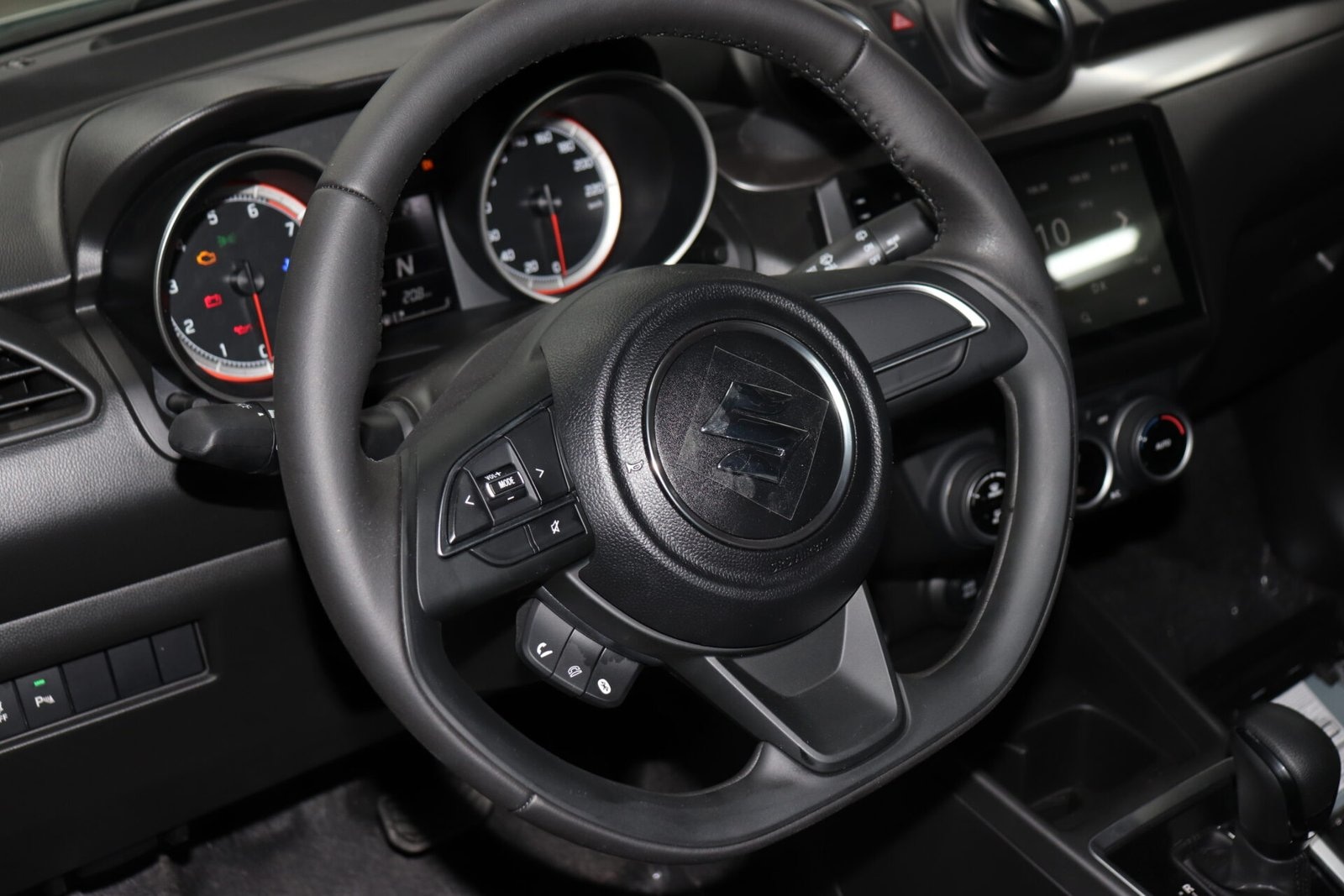 Beyond Auto Accessories _ Swift V1 WhizWheel _ White _ Black Edition (21)