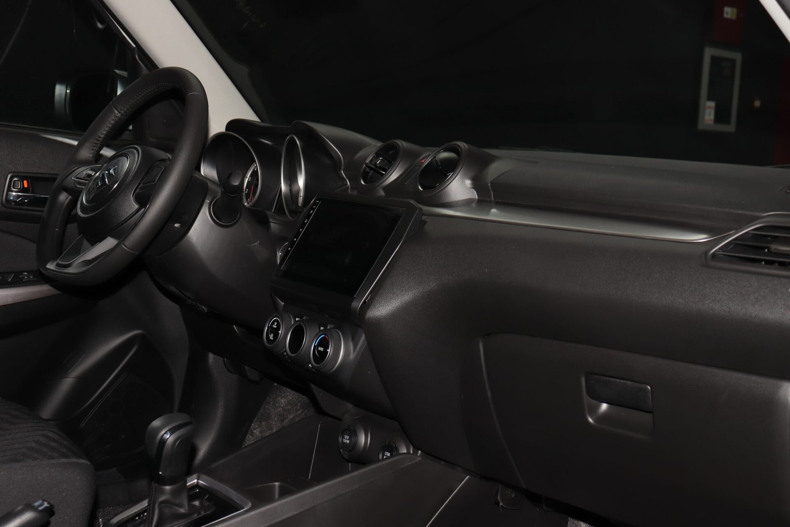 Beyond Auto Accessories _ Swift V1 WhizWheel _ White _ Black Edition (26)