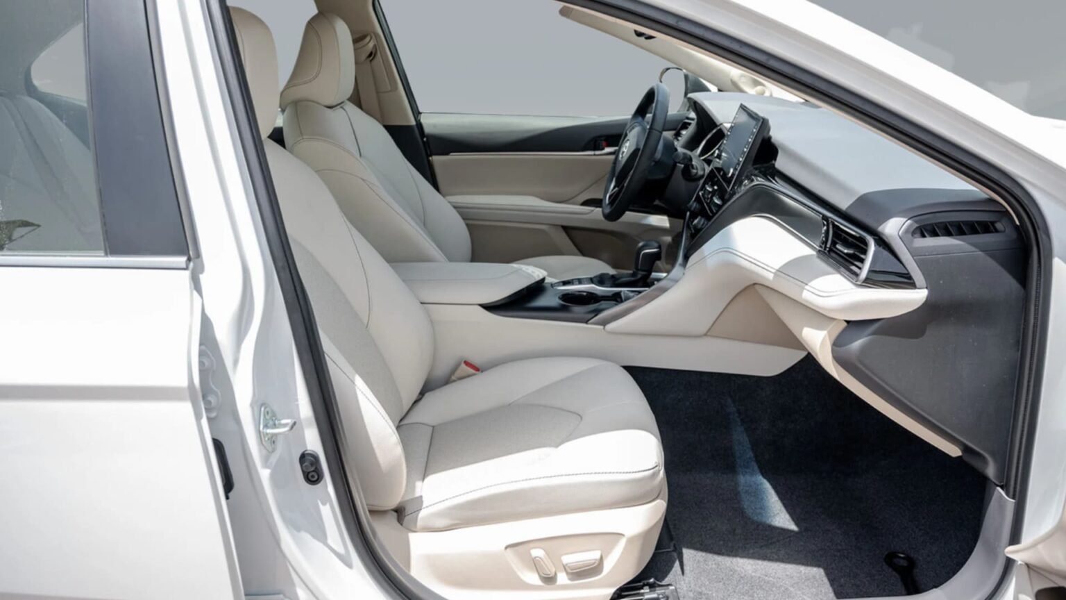 Beyond-Autos-CAMRY-GLE-2.5L-HYBRID-4-1536x864