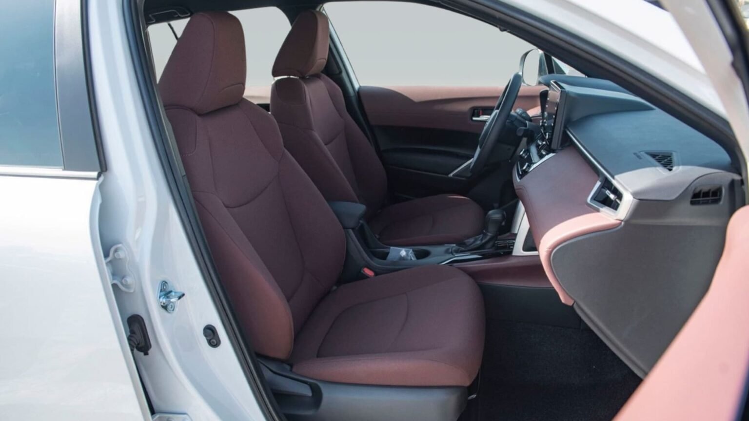 Beyond-Autos-COROLLA-CROSS-XLE-1.8L-HYBRID-11-1536x864