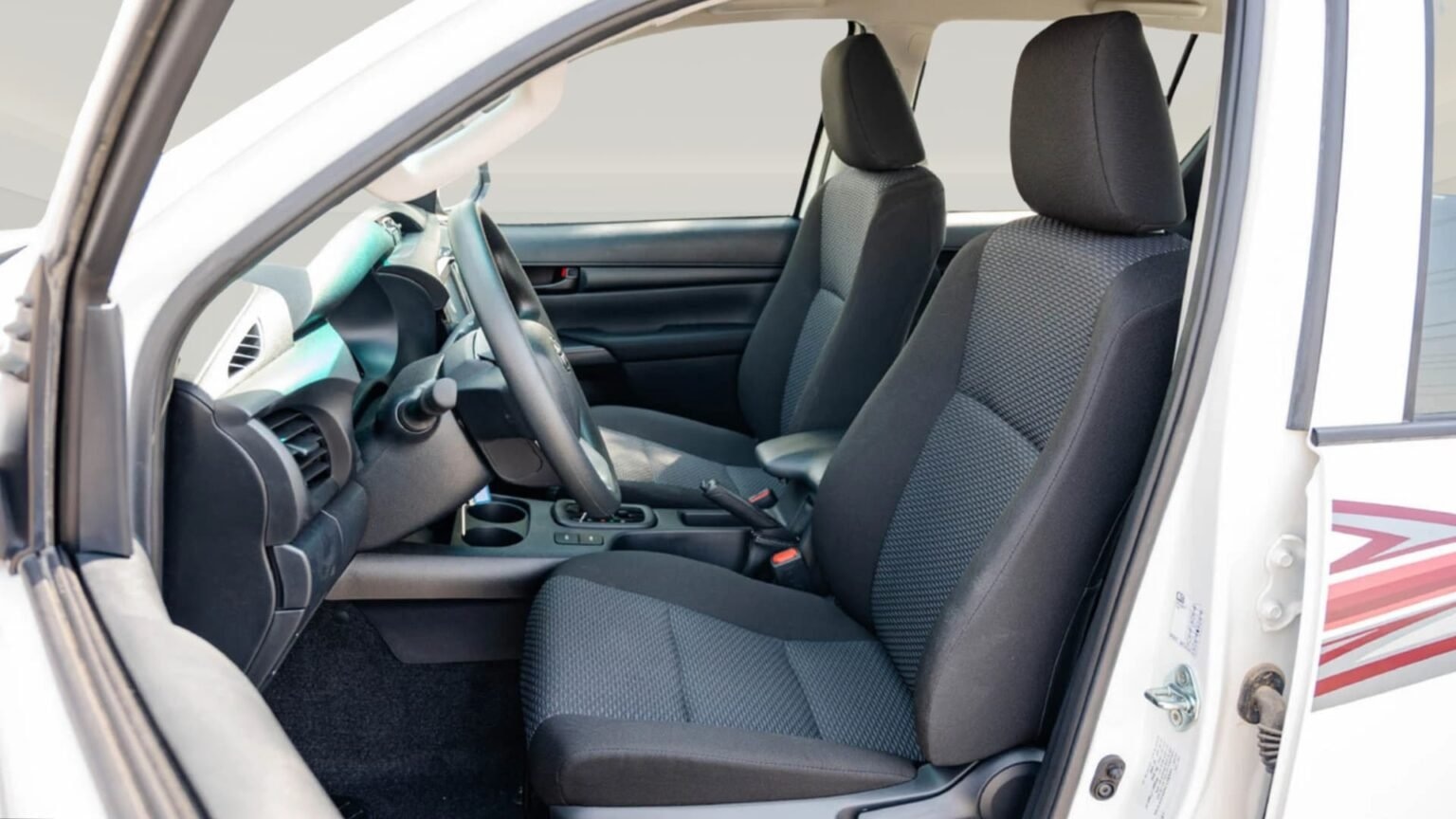 Beyond-Autos-HILUX-DC-AWD-2.4L-DSL-AT-BASIC-11-1536x864