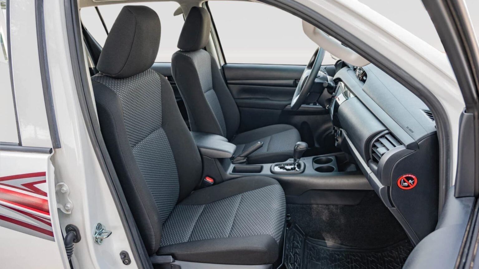 Beyond-Autos-HILUX-DC-AWD-2.4L-DSL-AT-BASIC-12-1536x864