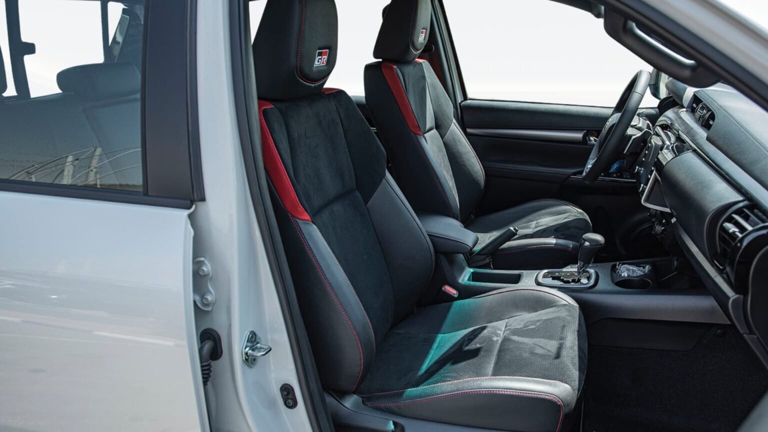 Beyond-Autos-HILUX-GR-2.8L-DSL-AT-10-1536x864