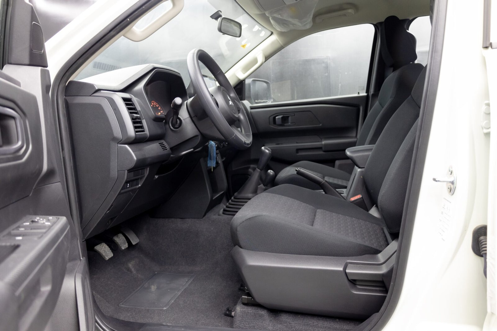 Beyond Autos _ 2024 Mitsubishi L200 (9)