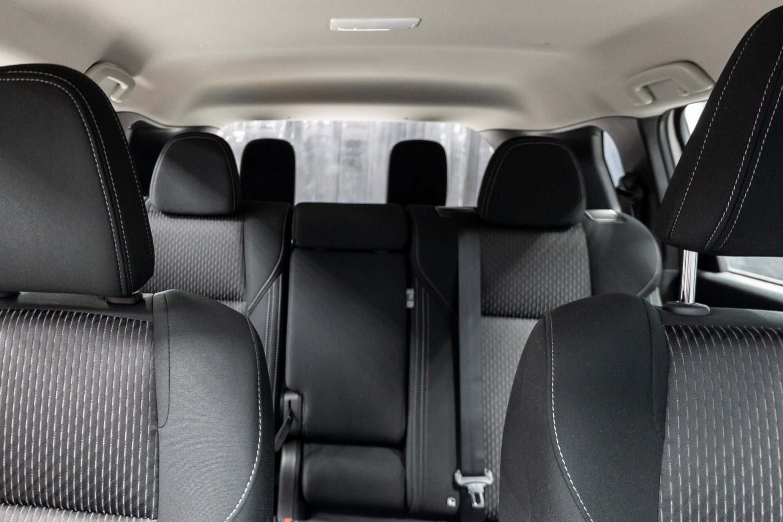 Beyond Autos _ 2024 Mitsubishi Outlander 2.5L _ White (14)