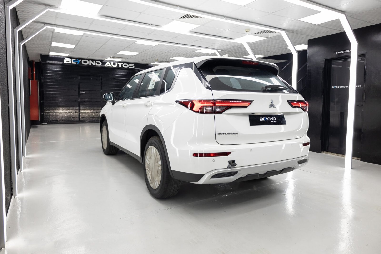 Beyond Autos _ 2024 Mitsubishi Outlander 2.5L _ White (6)