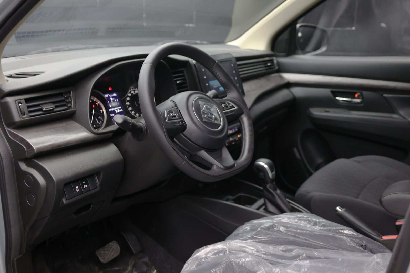 Beyond Autos _ 2024 Suzuki Ertiga 1.5L _ Silver (19)