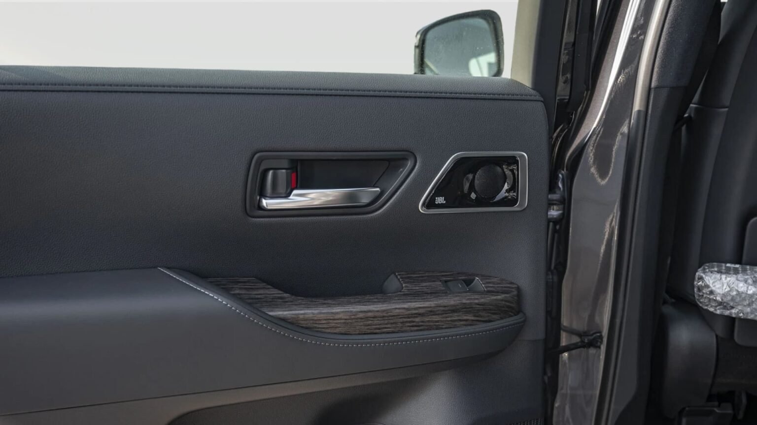 Beyond-Autos-lc300-vxr-dsl-8-1-1536x864
