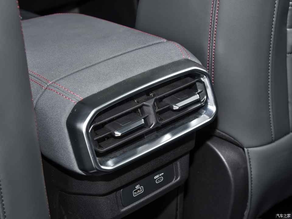Beyond Autos_2024 Jetour T2 4X4 2.0L Petrol 8 shift _ Black (1)