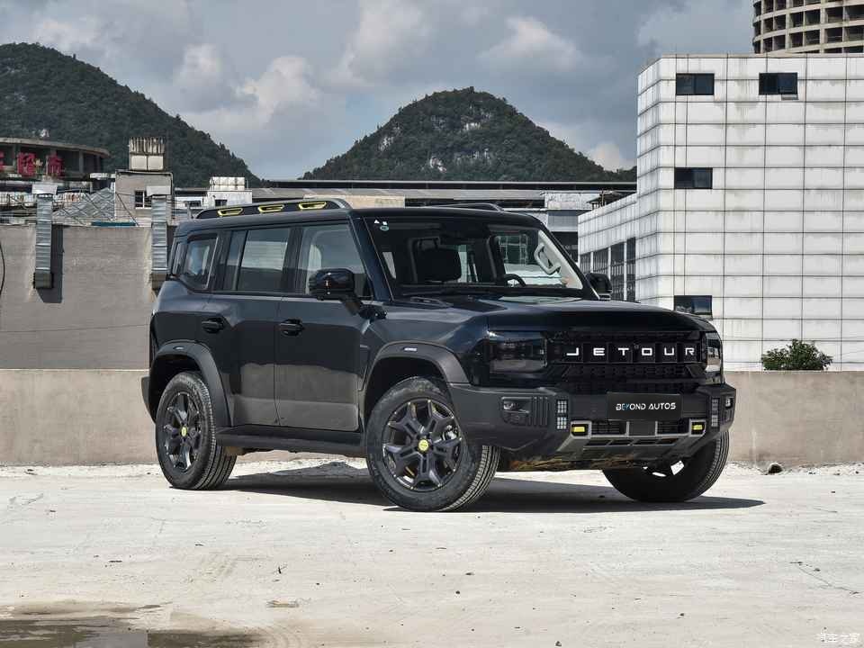 Beyond Autos_2024 Jetour T2 4X4 2.0L Petrol 8 shift _ Black (1)