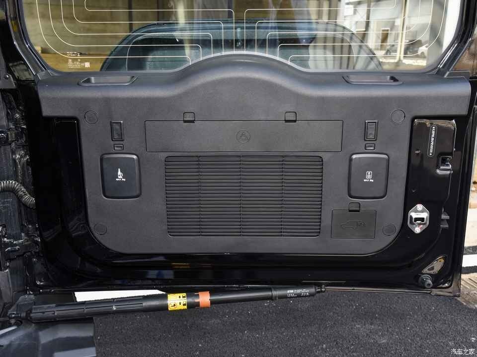 Beyond Autos_2024 Jetour T2 4X4 2.0L Petrol 8 shift _ Black (10)