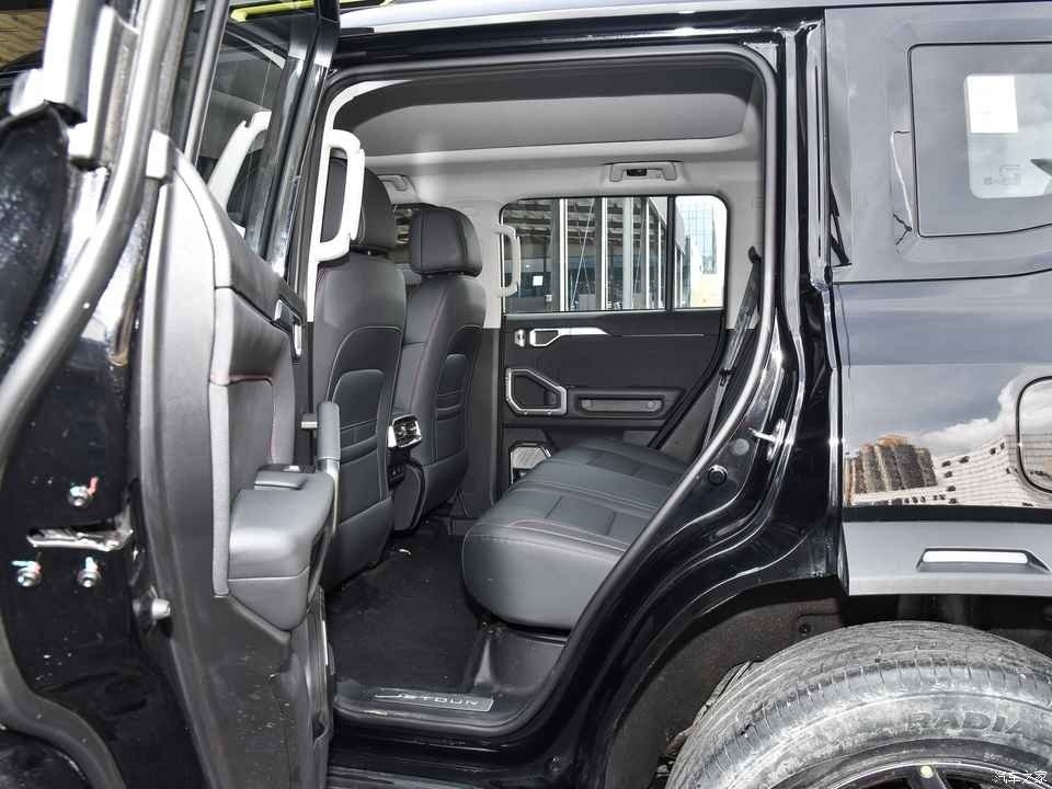 Beyond Autos_2024 Jetour T2 4X4 2.0L Petrol 8 shift _ Black (12)