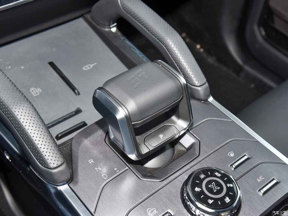 Beyond Autos_2024 Jetour T2 4X4 2.0L Petrol 8 shift _ Black (2)