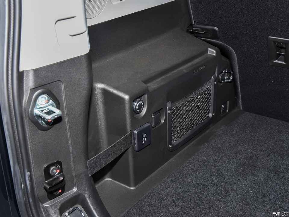 Beyond Autos_2024 Jetour T2 4X4 2.0L Petrol 8 shift _ Black (3)