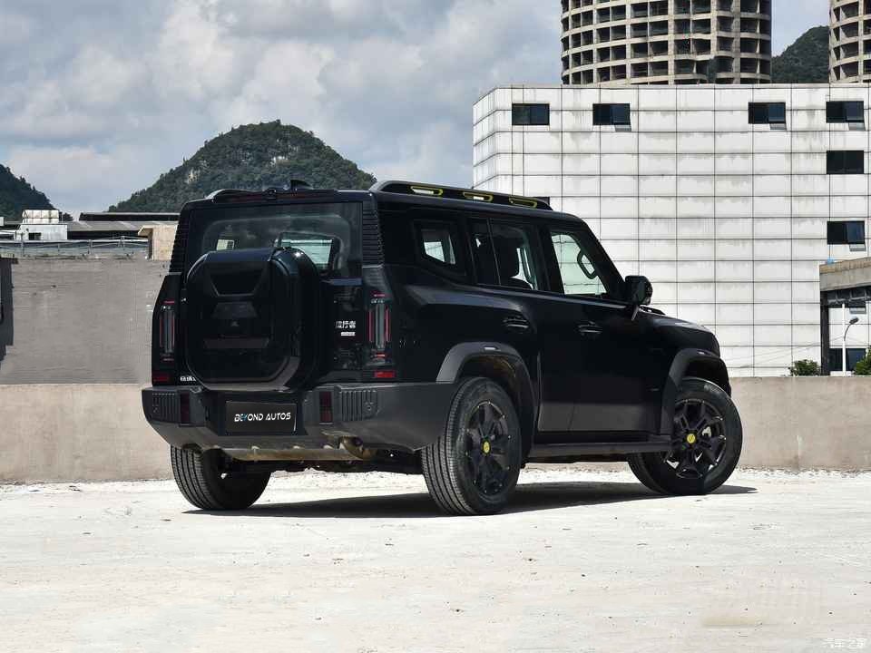 Beyond Autos_2024 Jetour T2 4X4 2.0L Petrol 8 shift _ Black (3)