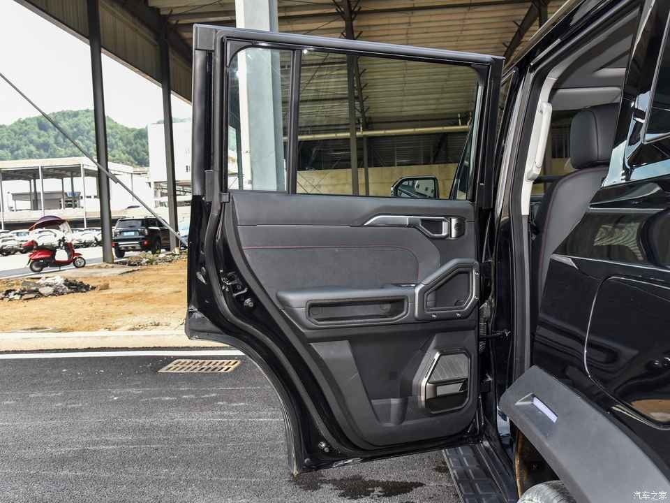 Beyond Autos_2024 Jetour T2 4X4 2.0L Petrol 8 shift _ Black (4)