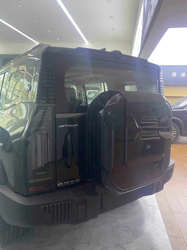 Beyond Autos_2024 Jetour T2 4X4 2.0L Petrol 8 shift _ Black (5)