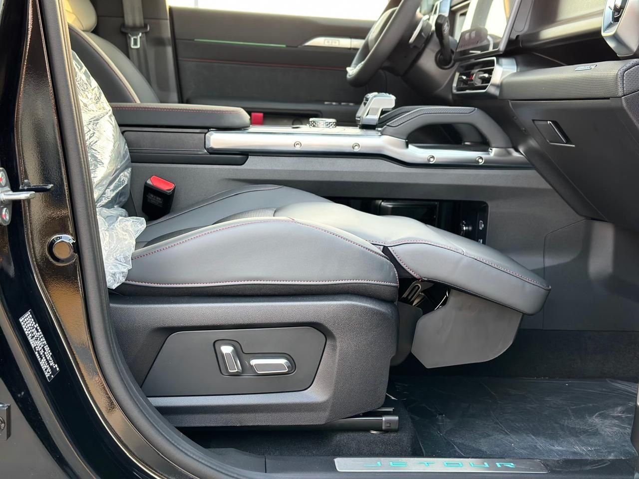 Beyond Autos_2024 Jetour T2 4X4 2.0L Petrol 8 shift _ Black (7)