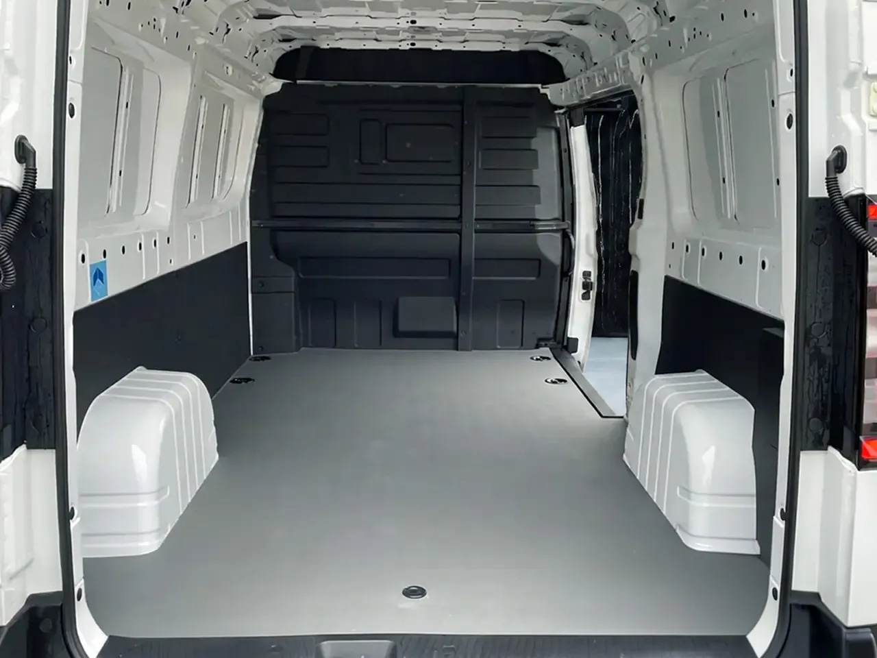 2025 Farizon SV Panel L2H2 83 EV Van - Beyond Autos - www.beyondautos.com