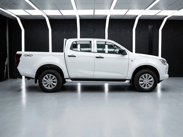 2025 Isuzu D-MAX DC Basic 1.9L 4 Cyl Diesel 4WD MT - Beyond Autos - www.beyondautos.com