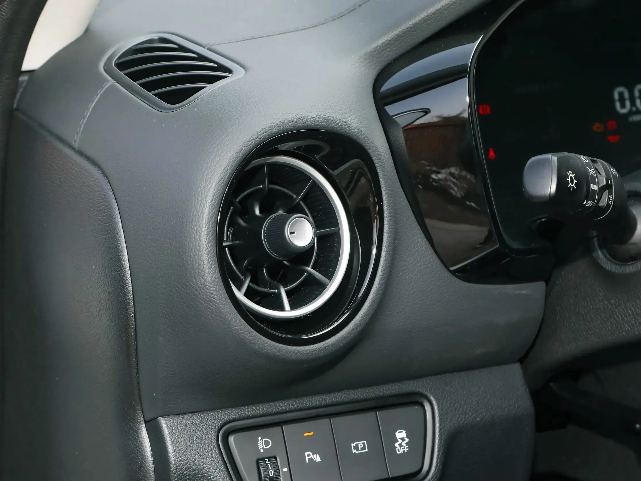 2025 KIA K3 Comfort 1.5L 4 Cyl Petrol FWD AT - Beyond Autos - www.beyondautos.com