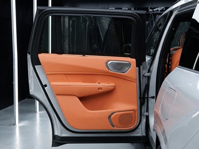 2025 Lynk & Co 900 Explorer Edition 2.0 4 Cyl PHEV AWD AT - Beyond Autos - www.beyondautos.com