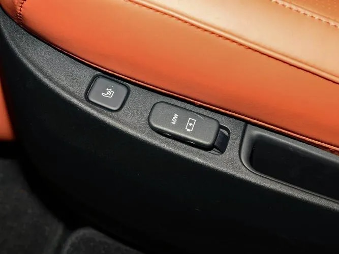 2025 Lynk & Co 900 Explorer Edition 2.0 4 Cyl PHEV AWD AT - Beyond Autos - www.beyondautos.com