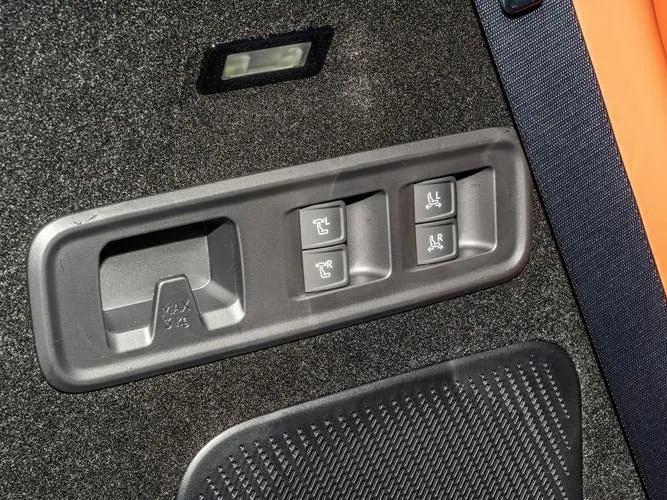 2025 Lynk & Co 900 Halo 1.5L 4 Cyl PHEV AWD AT - Beyond Autos - www.beyondautos.com