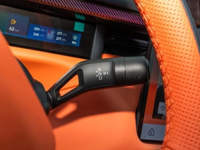 2025 Lynk & Co 900 Halo 1.5L 4 Cyl PHEV AWD AT - Beyond Autos - www.beyondautos.com