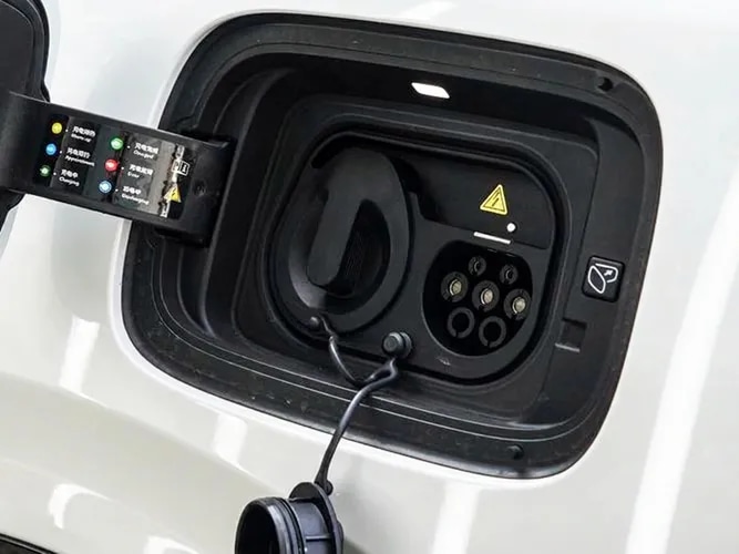2025 Lynk & Co 900 Halo 1.5L 4 Cyl PHEV AWD AT - Beyond Autos - www.beyondautos.com