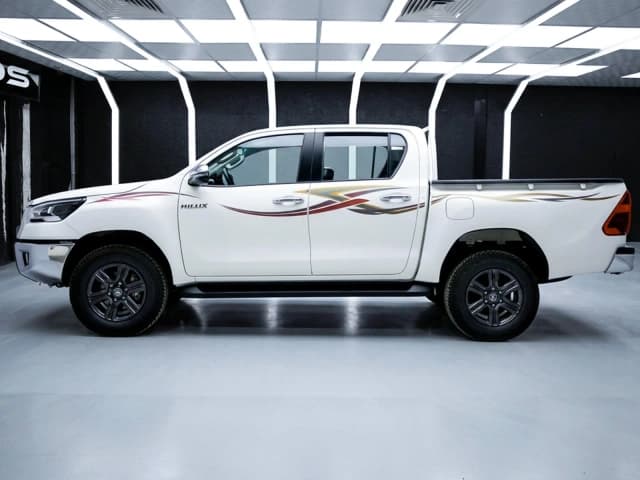 2025 Toyota Hilux SR5 2.7L 4 Cyl Petrol 4WD AT Push Start Bed Liner - Beyond Autos - www.beyondautos.com