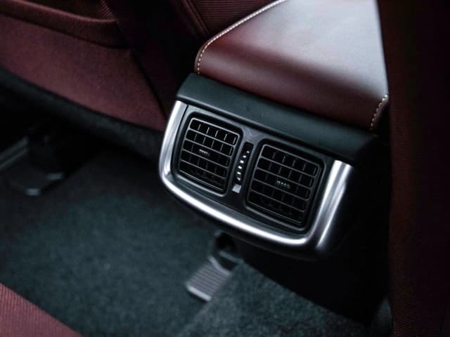 2025 Toyota Hilux SR5 2.7L 4 Cyl Petrol 4WD AT Push Start Bed Liner - Beyond Autos - www.beyondautos.com