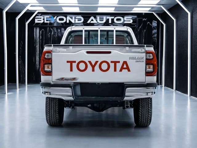 2025 Toyota Hilux SR5 2.7L 4 Cyl Petrol 4WD AT Push Start Bed Liner - Beyond Autos - www.beyondautos.com