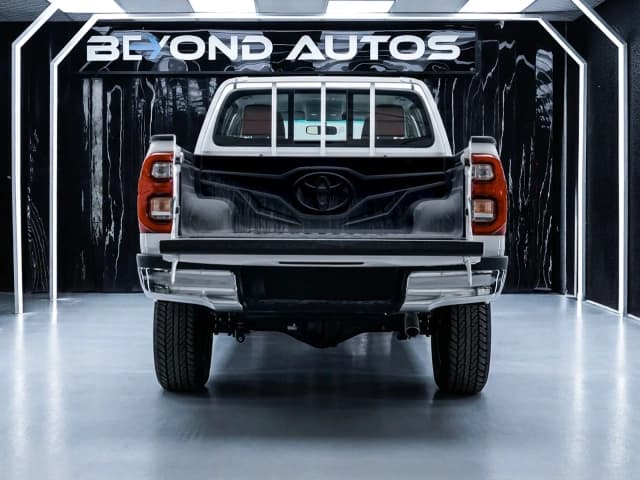 2025 Toyota Hilux SR5 2.7L 4 Cyl Petrol 4WD AT Push Start Bed Liner - Beyond Autos - www.beyondautos.com