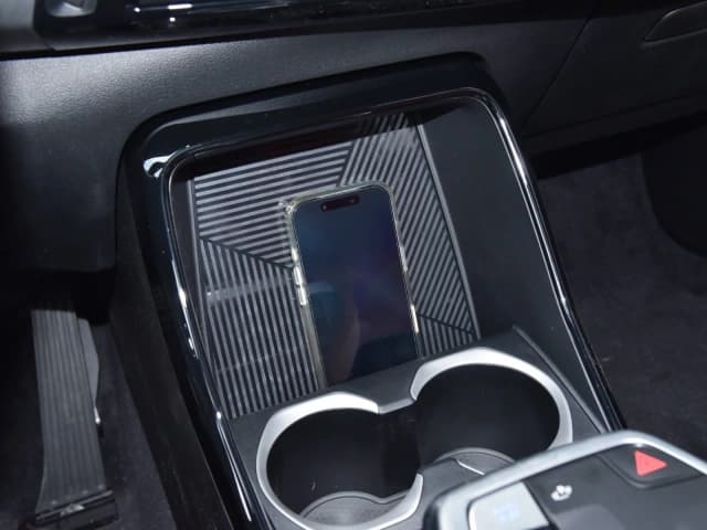 2026 BMW iX1 eDrive25L M Sport Range 563 km Single Motor EV FWD AT - Beyond Autos - www.beyondautos.com