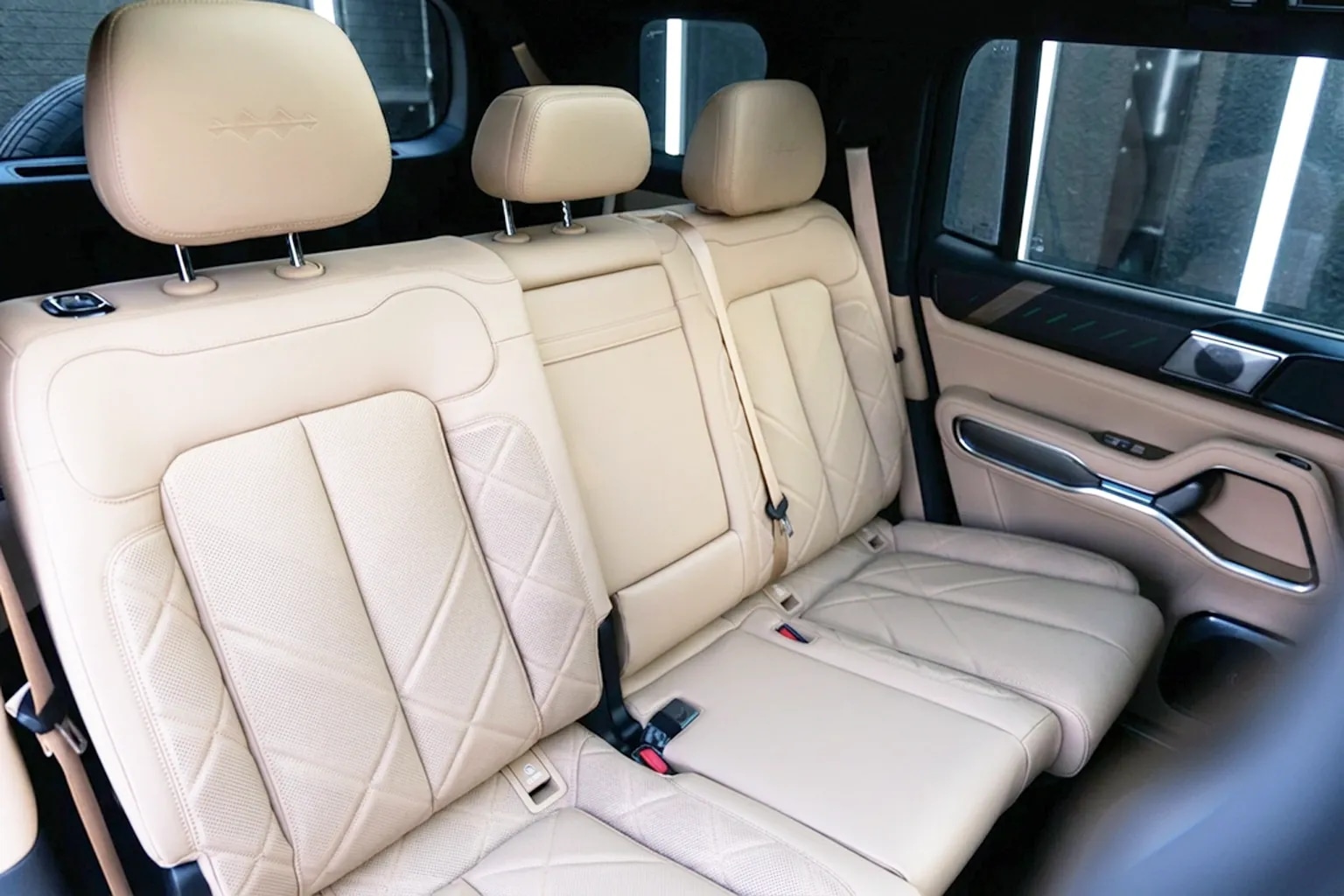 2026 BYD Leopard 8 2.0L Turbo 4 Cyl Petrol 4WD AT - Beyond Autos - www.beyondautos.com