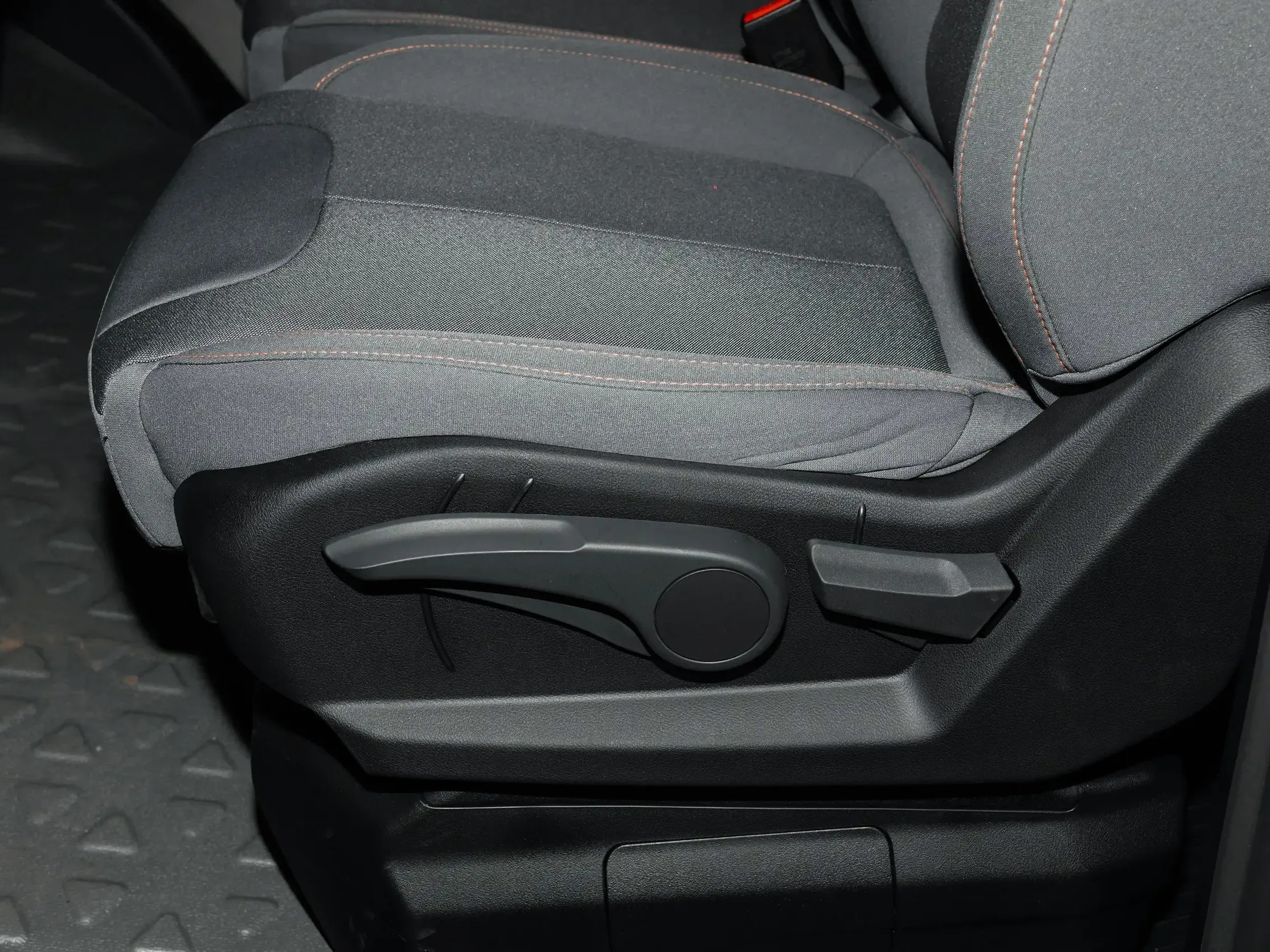 2026 Farizon SV Passenger L2H1 83 FWD AT - Beyond Autos - www.beyondautos.com