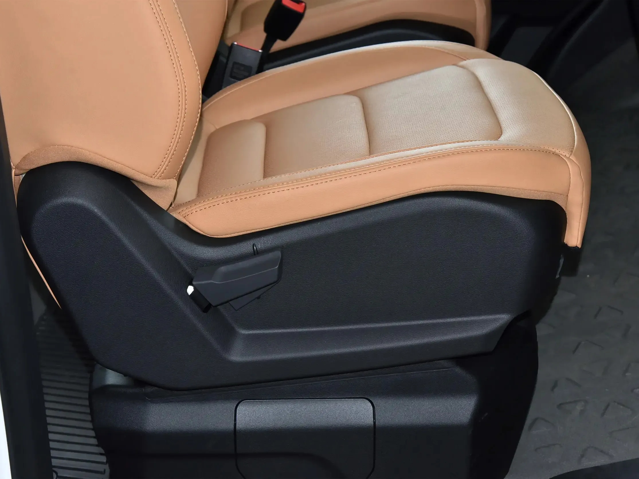 2026 Farizon SV Passenger L2H2 83 FWD AT - Beyond Autos - www.beyondautos.com