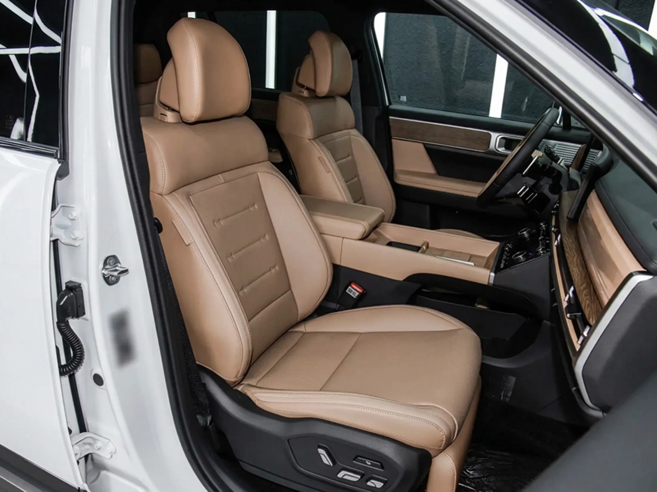 2026 Hyundai Santafe Connoisseur Pro Max 2.0 Turbo 4 Cyl Petrol FWD AT - Beyond Autos - www.beyondautos.com